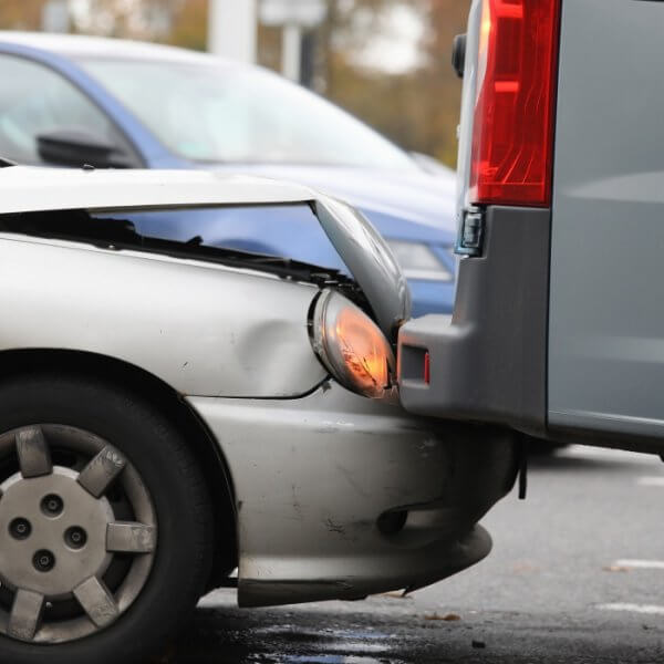 ¿Qué es el seguro obligatorio y qué cubre si tengo un accidente?