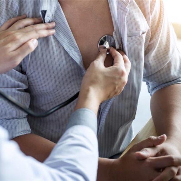 Visita un cardiólogo y cuida tu corazón