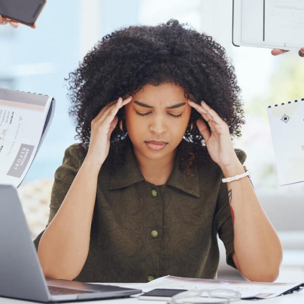 4 Warning Signs of Workplace Burnout in Professional Women